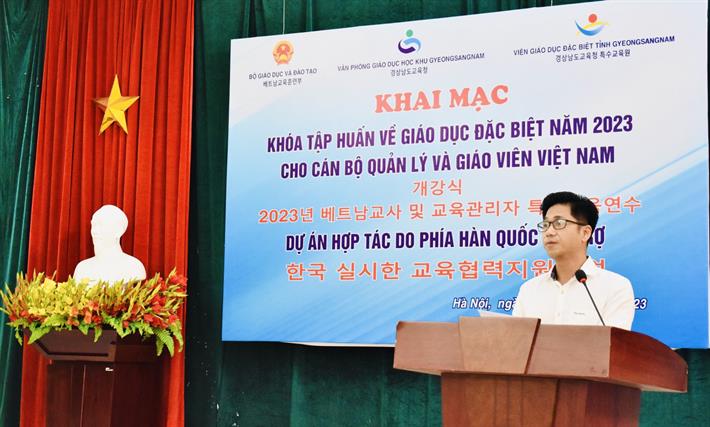 Tập huấn về giáo dục đặc biệt cho cán bộ quản lý và giáo viên
