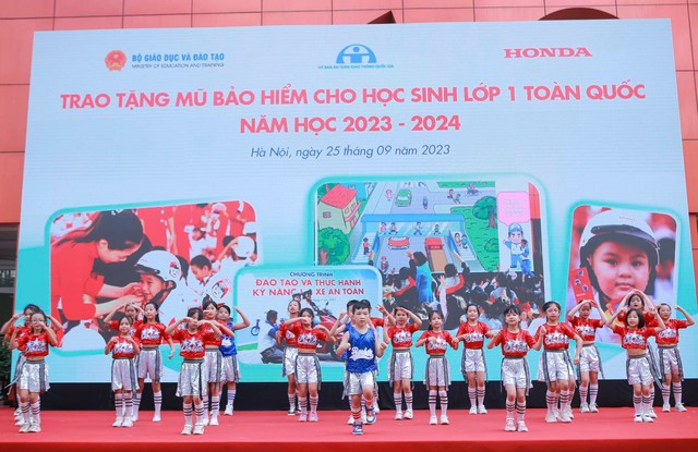 Dành tặng 2 triệu mũ bảo hiểm đạt chuẩn cho học sinh lớp 1 trên toàn quốc