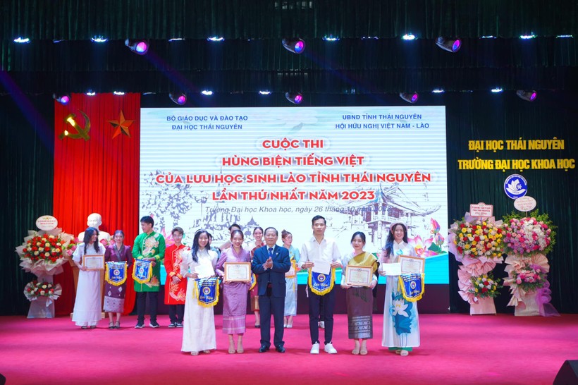 Sôi nổi cuộc thi hùng biện tiếng Việt của lưu học sinh Lào tỉnh Thái Nguyên