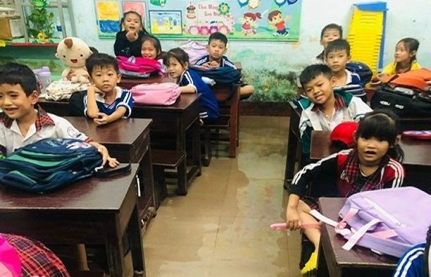 Trường học miền Trung khẩn trương dọn dẹp đón trò sau mưa lũ