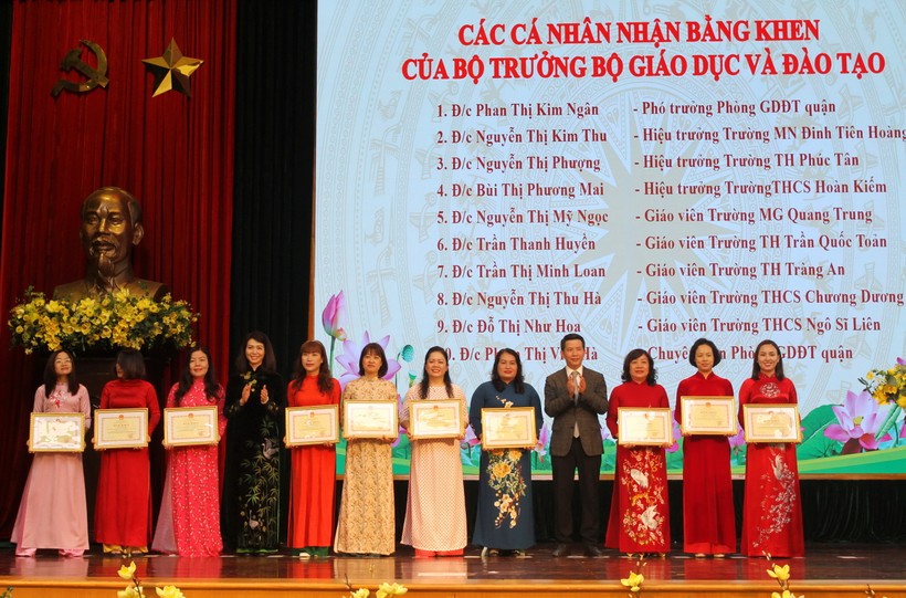 Quận Hoàn Kiếm (Hà Nội) tuyên dương nhà giáo tiêu biểu năm 2023