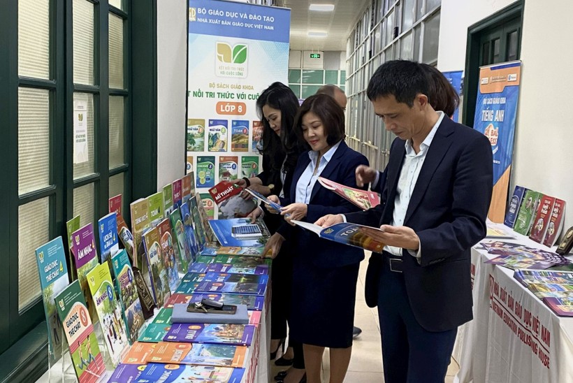 Bộ GD&ĐT biên soạn thêm 1 bộ SGK: Không cần thiết, khó khả thi