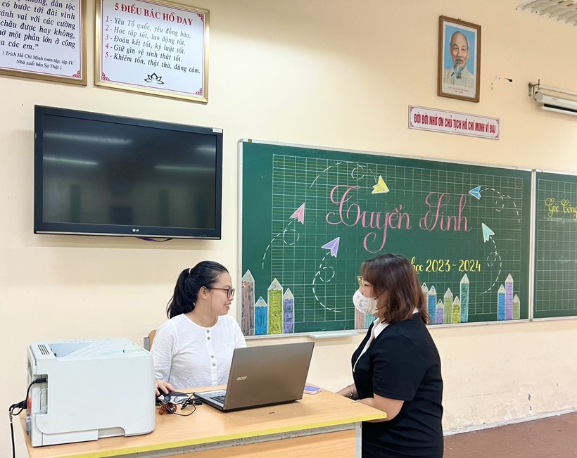 Hà Nội giải quyết dứt điểm tình trạng phụ huynh xếp hàng nộp hồ sơ xin học