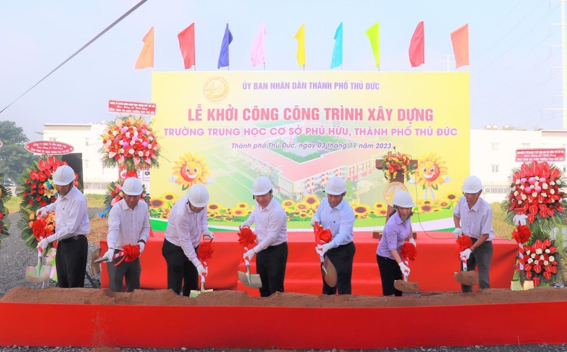 TPHCM tăng tốc xây dựng phòng học mới