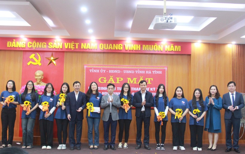 Lãnh đạo Hà Tĩnh gặp mặt, chúc mừng thí sinh thi học sinh giỏi quốc gia