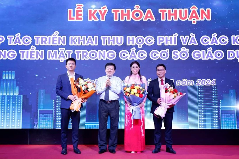 Ngành giáo dục Hoà Bình ký kết triển khai thu học phí không dùng tiền mặt