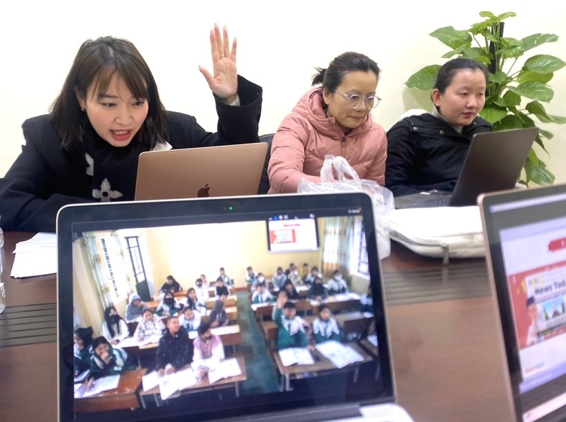 Giáo viên Hà Nội hỗ trợ dạy Tiếng Anh cho vùng cao