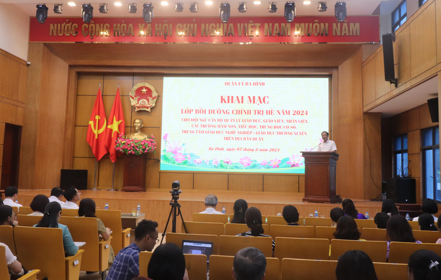 Bồi dưỡng chính trị hè cho giáo viên trước thềm năm học mới