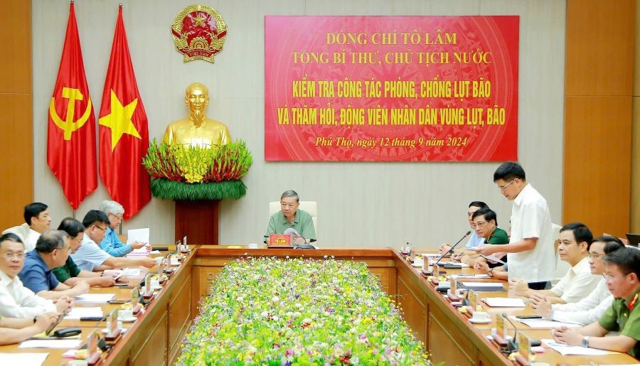 Tổng Bí thư, Chủ tịch nước kiểm tra công tác khắc phục hậu quả bão số 3 tại Phú Thọ
