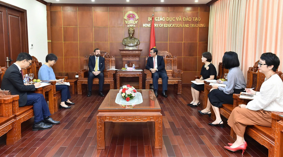 Tăng cường giảng dạy tiếng Pháp tại các trường học Việt Nam