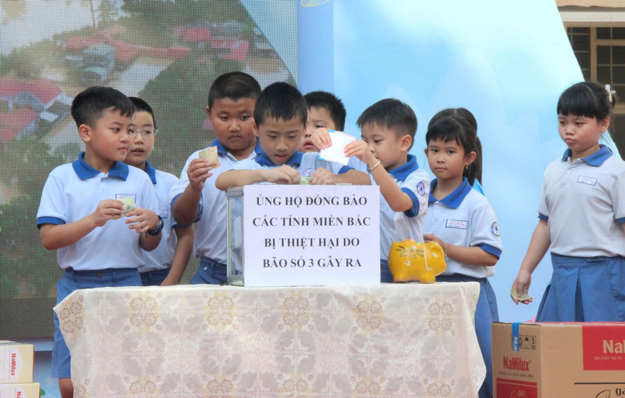 Mùa Trung thu trao gửi yêu thương tới học trò vùng lũ