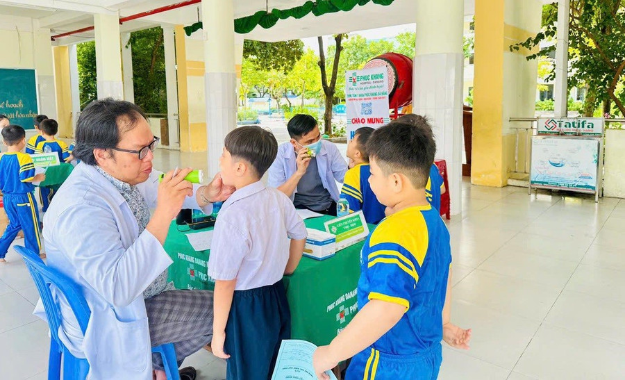 Bảo hiểm y tế cho học sinh, sinh viên: Đóng góp lúc lành, để dành lúc ốm