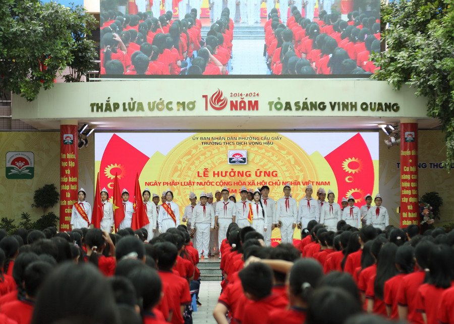 Ngành Giáo dục Hà Nội hưởng ứng Ngày Pháp luật Việt Nam