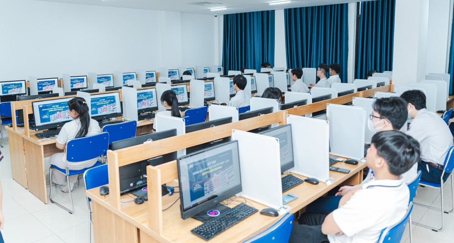 Thi tốt nghiệp THPT trên máy tính: Xu thế tất yếu, giải pháp đồng bộ